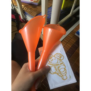 Quặng phễu thay nhớt