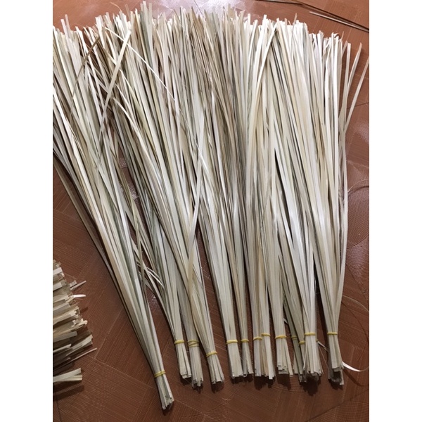 Lạt Giang gói bánh chưng 50 lạt