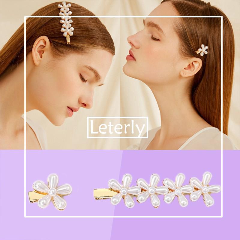 Flower-shaped hairpin with pearls for women