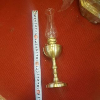 Đèn dầu bằng đồng cỡ trung