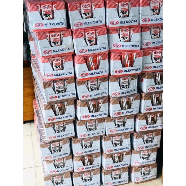 1 Thùng 30 hộp 200ml Sữa tươi Ba Lan Dâu, socola Date 9/2023