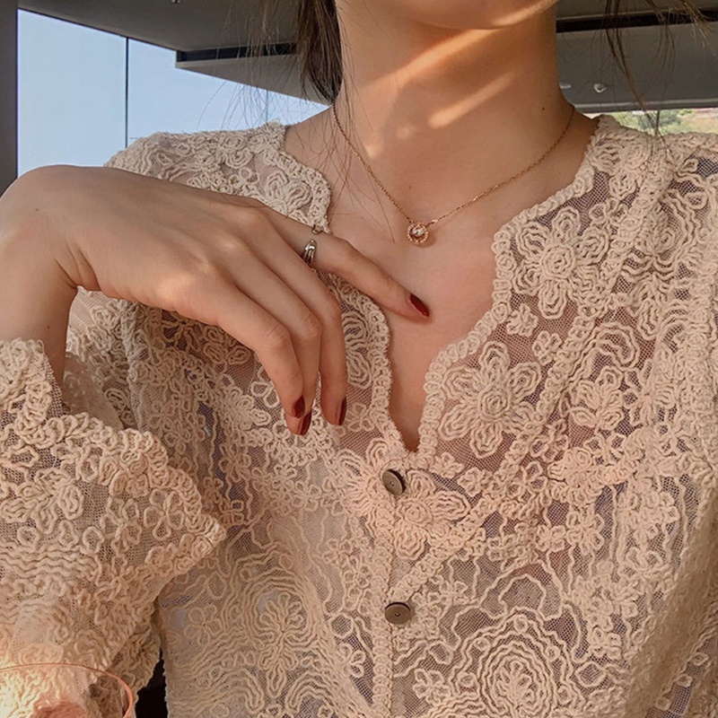 Áo Croptop Tay Dài Cổ Chữ V Thêu Hoa Phối Ren Thời Trang Cho Nữ