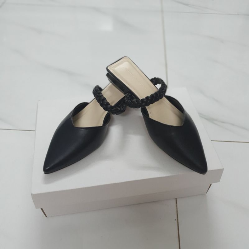 Dép búp bê sục.