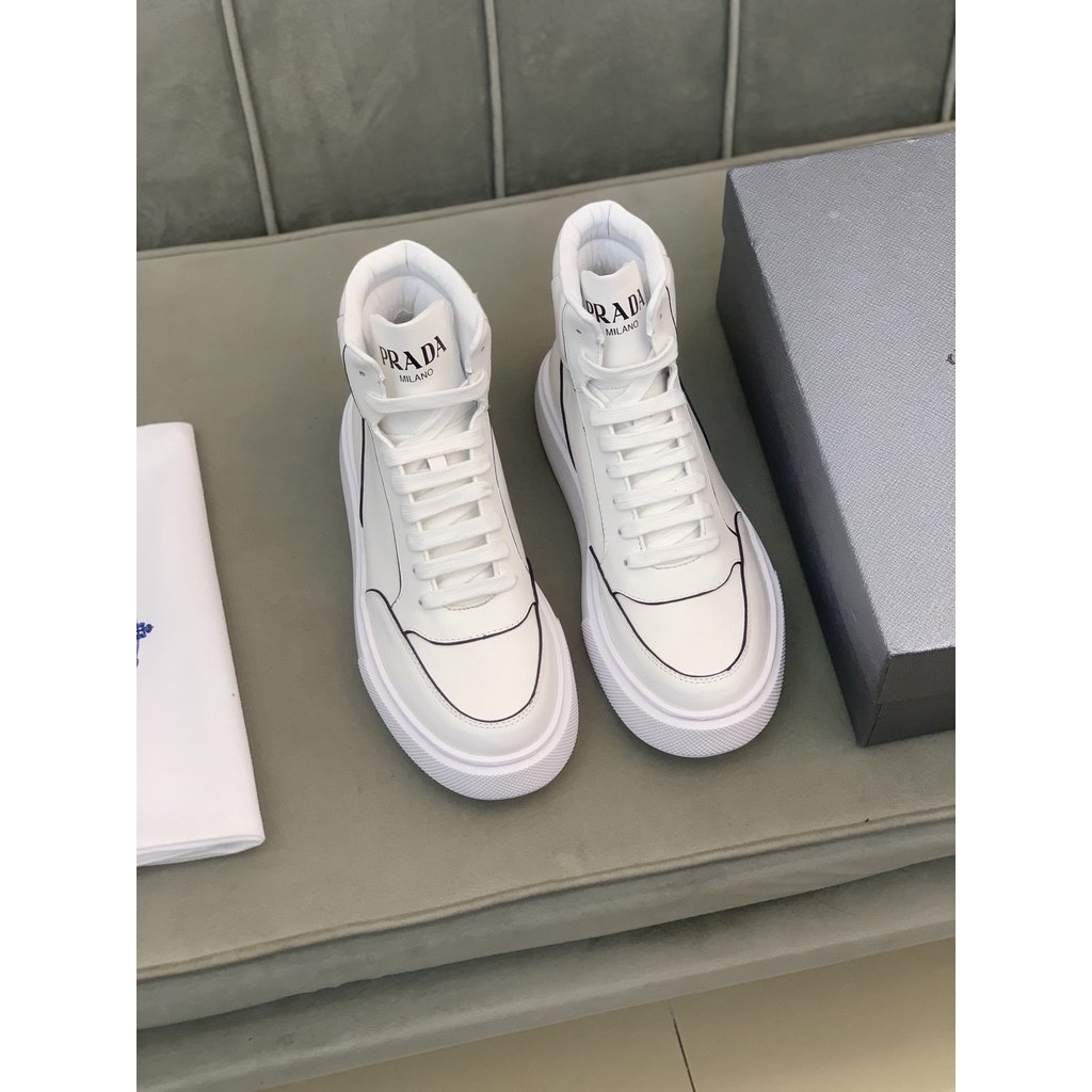 Giày sneaker nam PRADA da thật cao cổ với phần đế dày trẻ trung