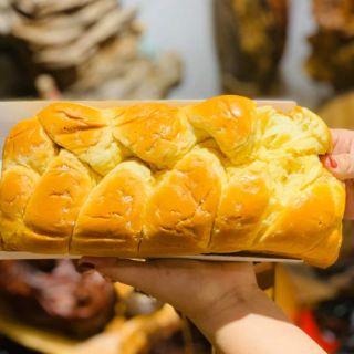Sale bánh mì hoa cúc