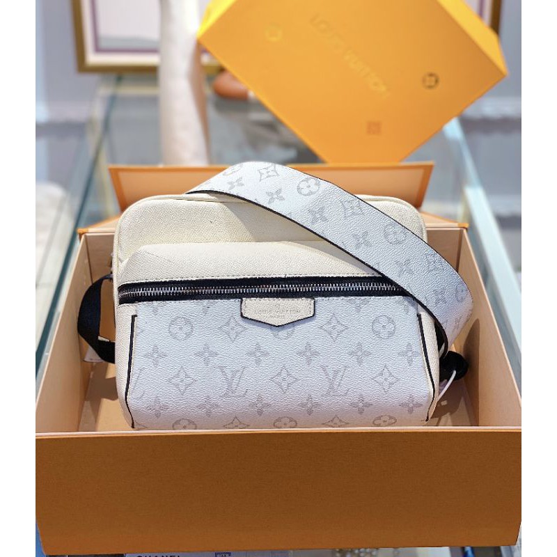 Túi nam LV messenger 3 màu size25cm có mã code fullbox nam châm