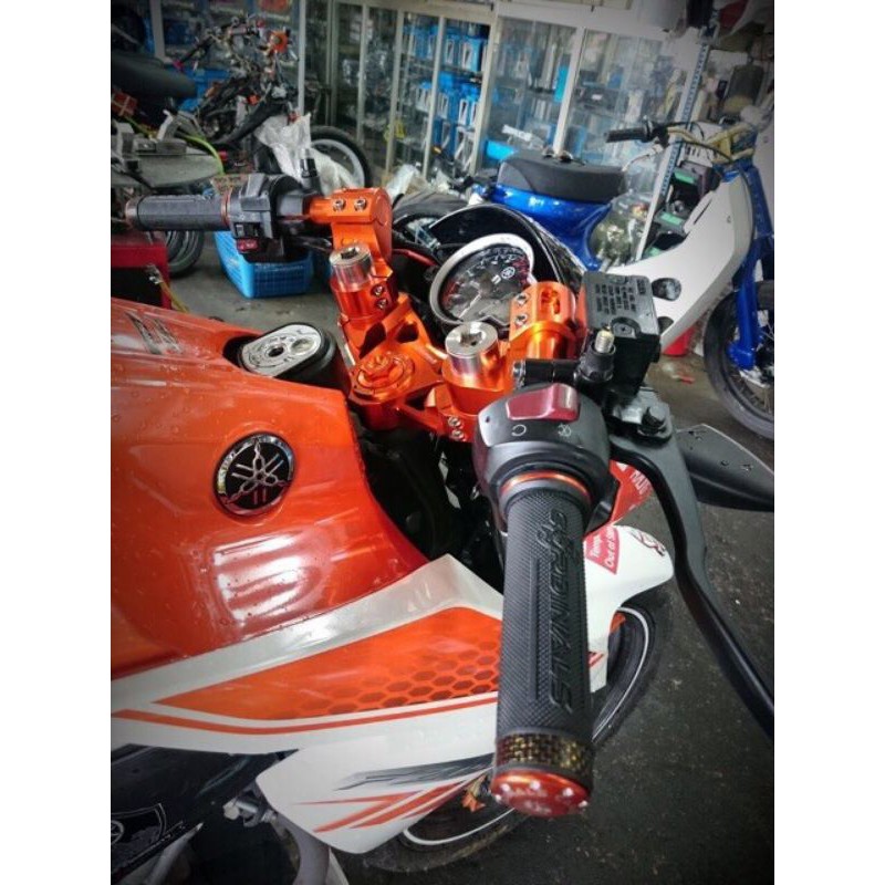 Ghidong clip-on Fz150i và bàn thờ Cardinals