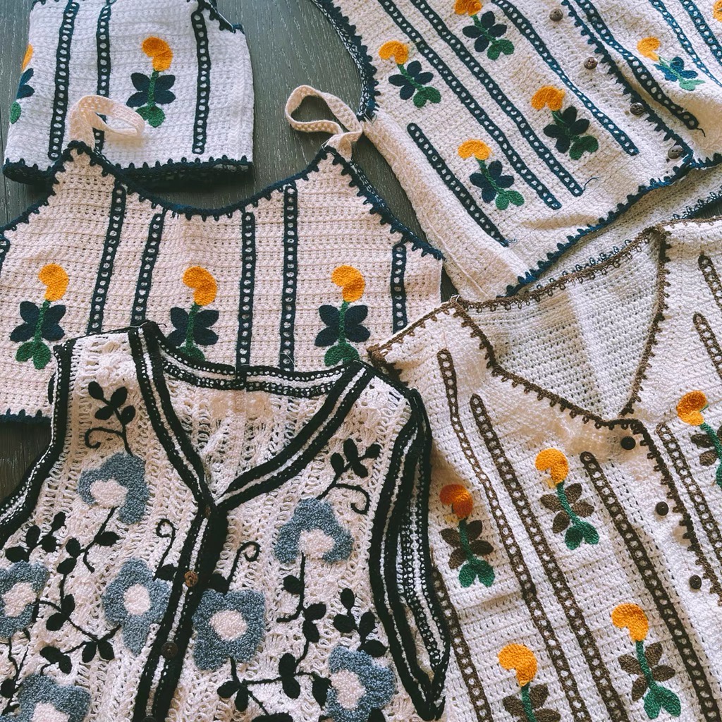 Áo ghile len đan tay - Croptop len hoa đan tay Dreamynt
