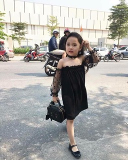Váy tay ren chấm bi