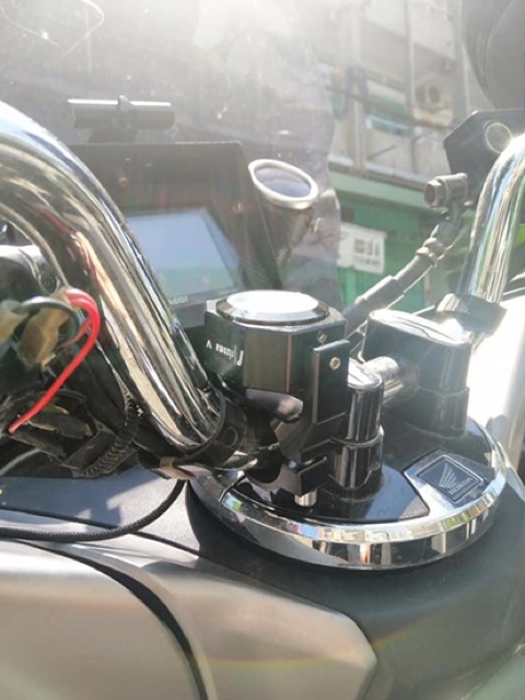 Đồng hồ gắn ghi đông 2 mặt xe máy