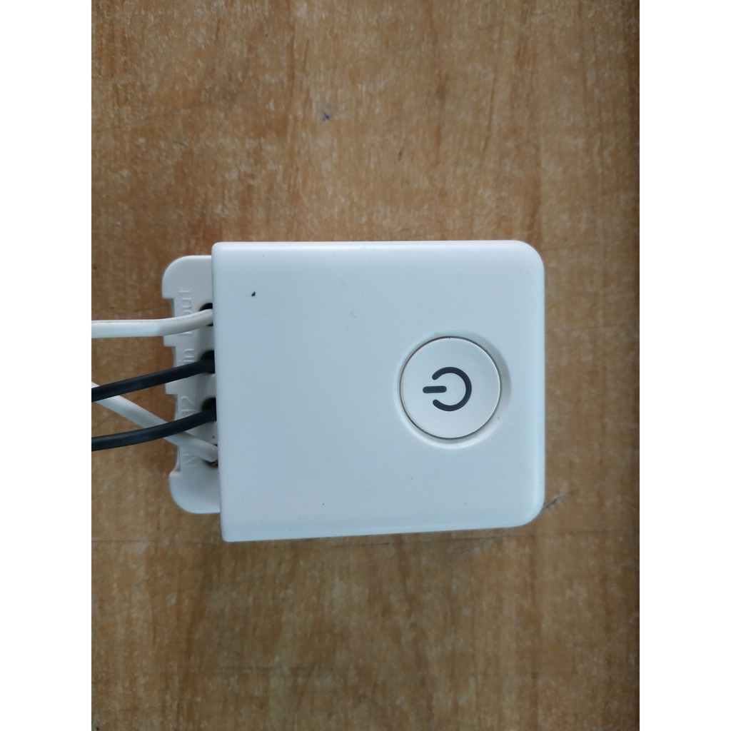 Công tắc điều khiển wifi Broadlink MCB1