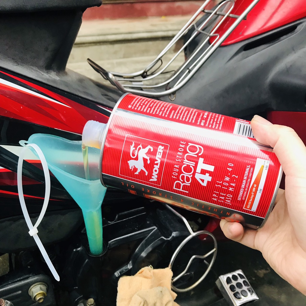 Thùng nhớt Wolver Racing 4T 10W-40 6 lon tổng hợp cao cấp nhập khẩu Đức dành cho xe máy số và xe côn tay