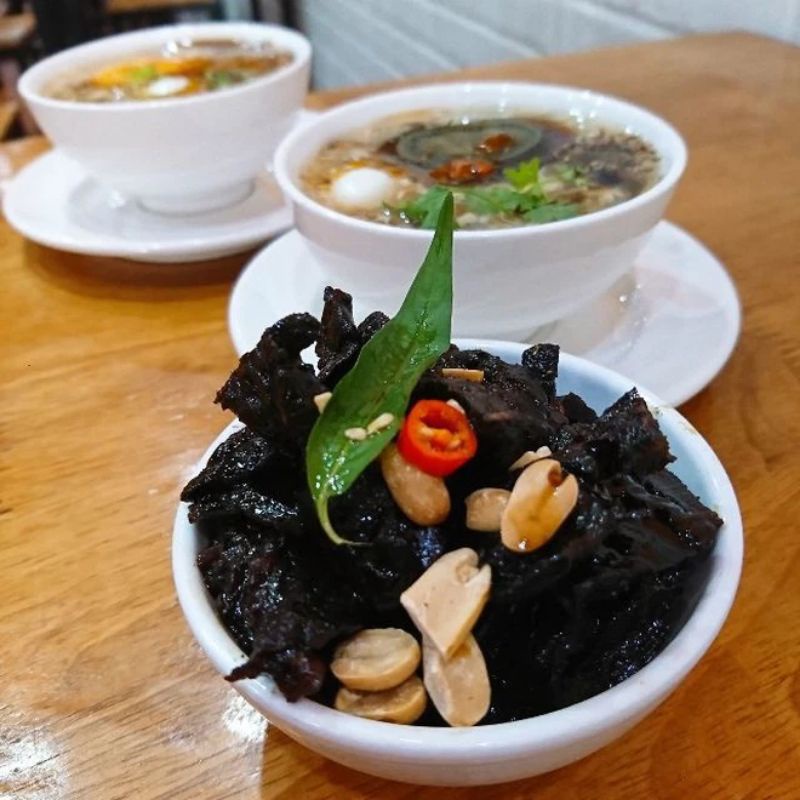 HỘP 500G KHÔ BÒ ĐEN CÓ KÈM NƯỚC XỐT BÒ NHÀ LÀM.