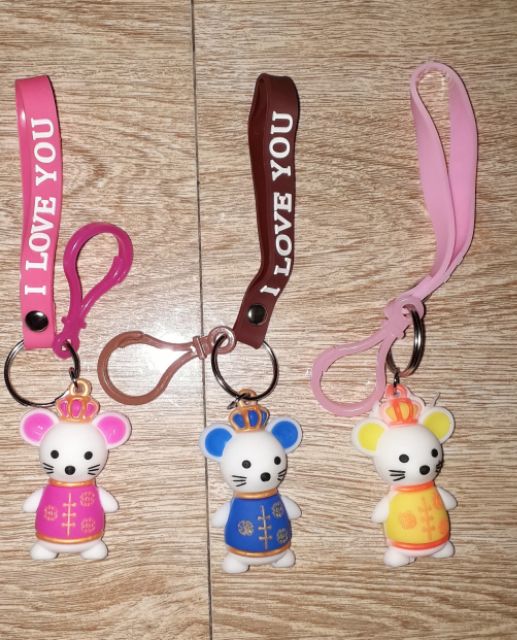 Một chiếc móc hình chú chuột bằng nhựa đặc rất đẹp