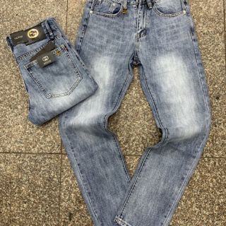 Quần jeans xuông đơn giản