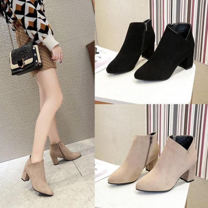 Mẫu mới nhất 2021 T10124 Boots da lộn cao 6 phân, mũi nhọn, gót vuông, cổ vát hàng Quảng Châu