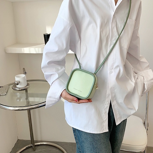 Shoulder bag 2023 new fashion and exquisite square messenger bag
