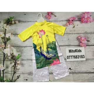 Áo dài truyền thống hoa sen cho bé gái