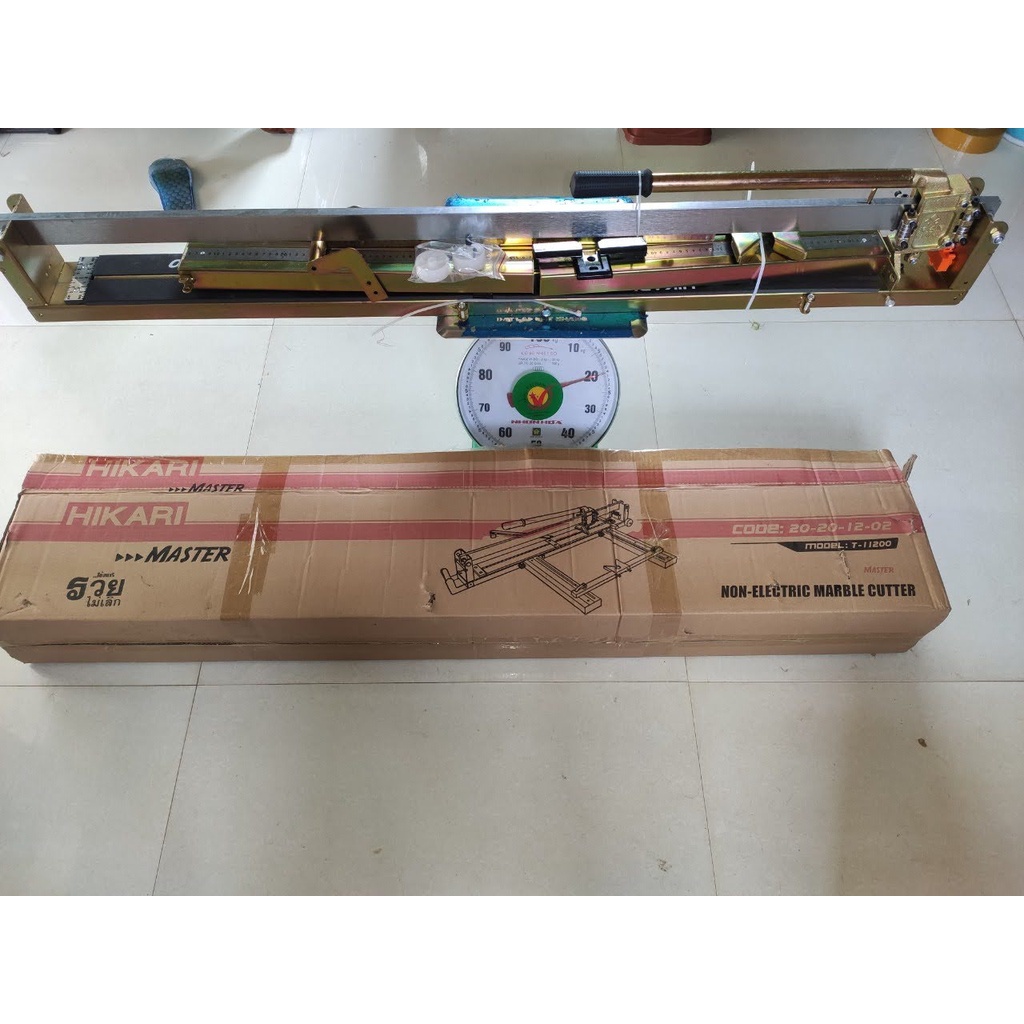 Máy cắt gạch siêu cứng bàn đẩy  Hikari - T11200 cắt 1,2 mét- Xuất Xứ Thái Lan nguyên máy 20 kg, thép đúc  chắc bền.