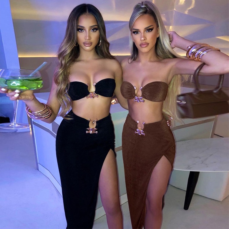 Set 2 Món Gồm Áo Ống Croptop Trễ Vai Và Chân Váy Xẻ Tà Quyến Rũ Cho Nữ