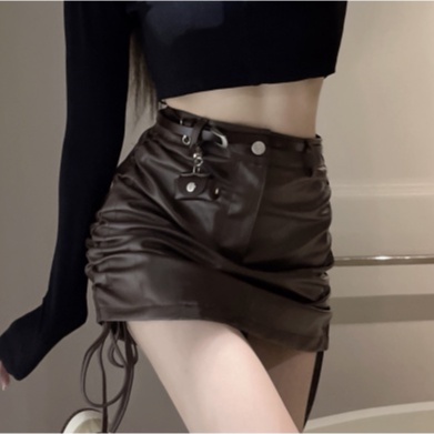 Chân váy da mỏng eo cao khoe dáng hông chân dài quyến rũ