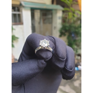 Nhẫn bạch kim chủ kim cương nhân tạo moissanite 8 ly