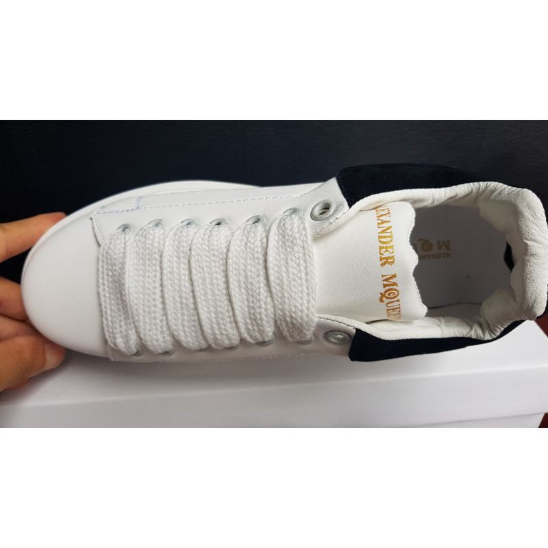 [MSP] Giày MCQ trắng gót nhung hình Hoa Cúc hàng cao cấp | BigBuy360 - bigbuy360.vn