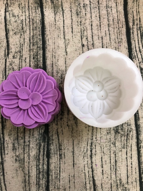 Khuôn hơi đóng bánh trung thu mẫu hoa 3 cánh