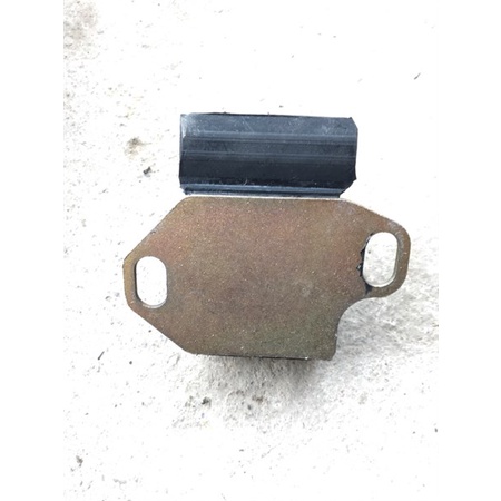 Chân máy trước 4102/NJ131 lệch L HM6T phụ tùng ô tô phụ tùng Hùng Lỳ