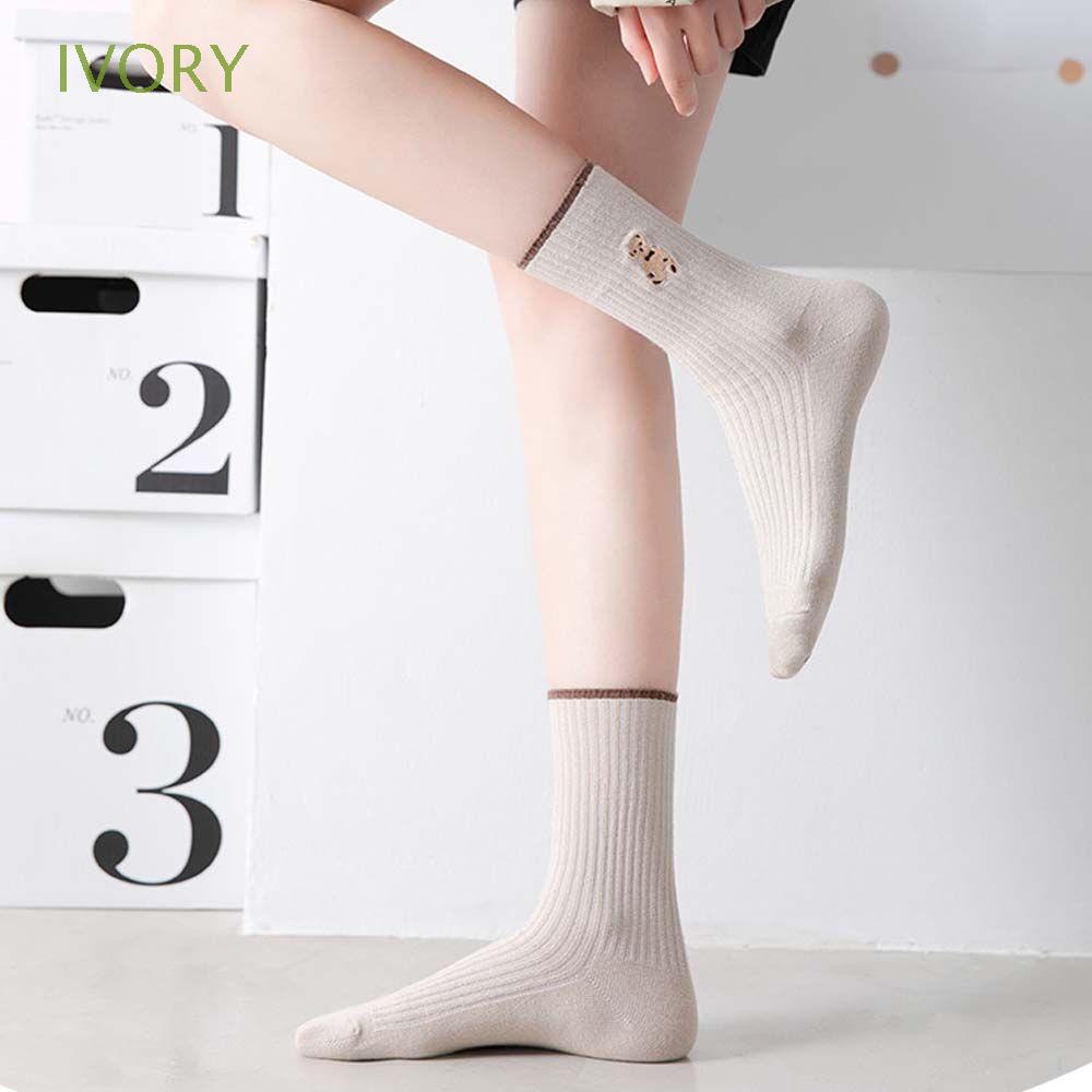 Đôi vớ cotton màu trơn thêu họa tiết gấu hoạt hình đáng yêu dành cho nữ