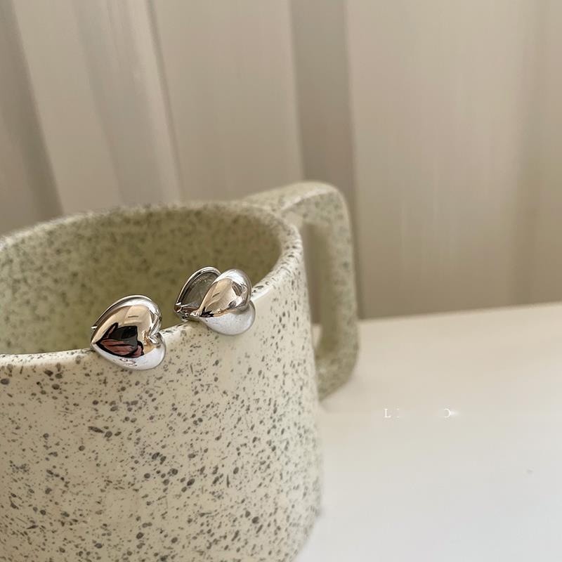 Khuyên Tai Hình Trái Tim Phong Cách Harajuku Mới Chất Lượng Cao Dễ Phối Đồ