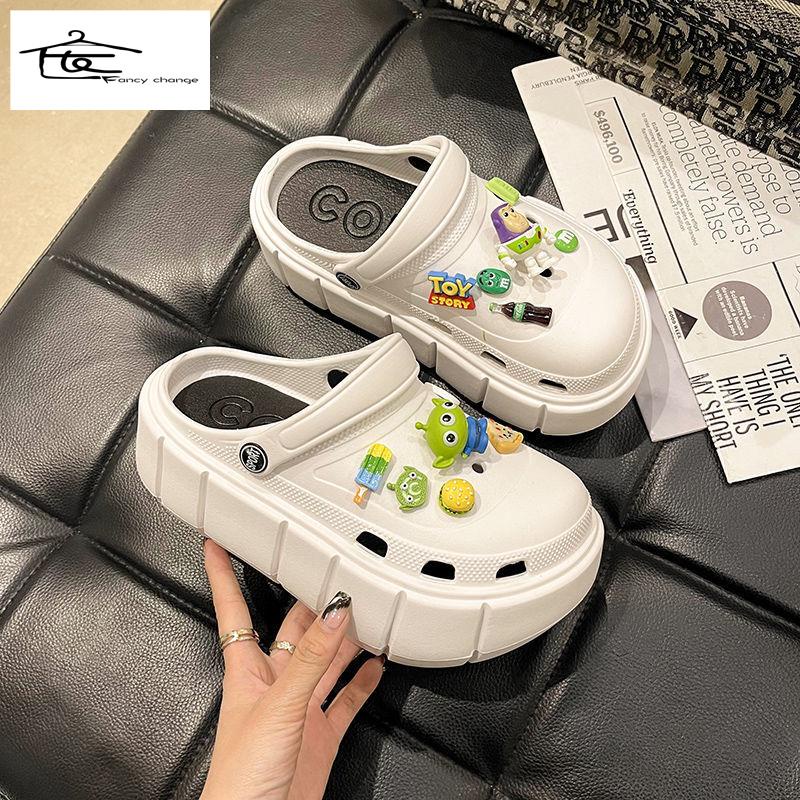 Dép Sandal Mùa Hè Đế Dày Đục Lỗ Thoáng Khí Dễ Thương Dễ Phối Đồ Cho Nữ