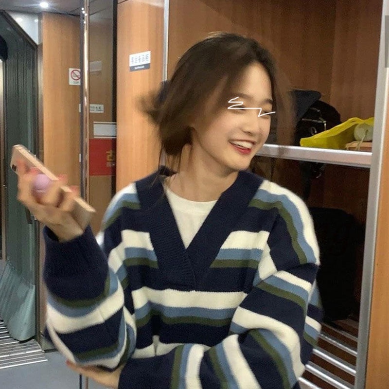 Áo len tay dài cổ chữ v họa tiết kẻ sọc trẻ trung