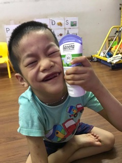 Sữa rửa mặt hữu cơ lavera