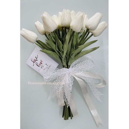 BÓ HOA CƯỚI CẦM TAY CÔ DÂU HOA TULIP TAY CẦM HẠT CHÂU PHONG CÁCH CƯỚI