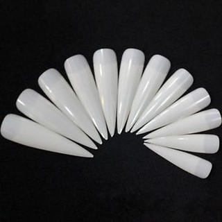 Móng tay trắng cosplay