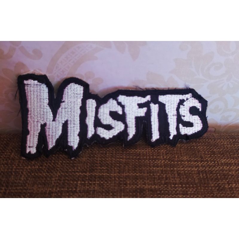 Bộ Dụng Cụ Thêu Tay Misfits