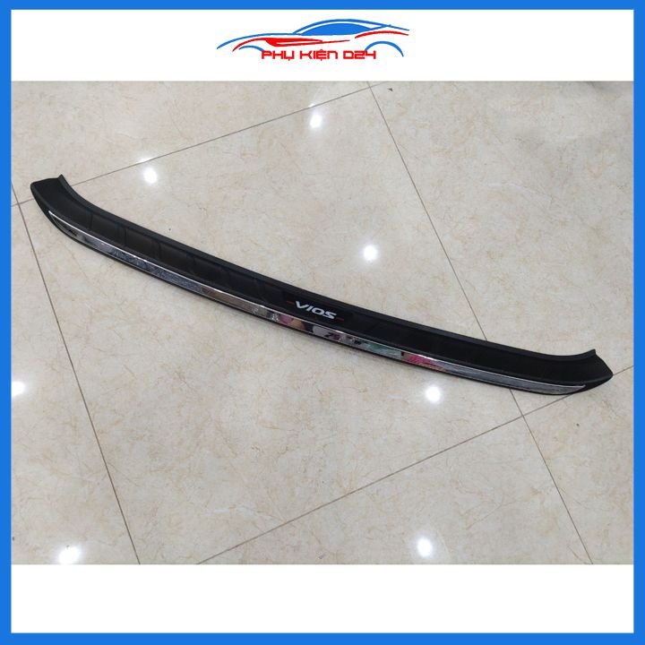 Ốp chống trầy cốp ngoài nhựa đen Vios 2019-2020-2021-2022 hàng loại 1 dán cốp sau chống xước trang trí xe