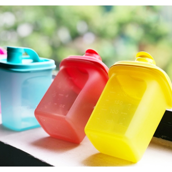 Bộ bình nước Tupperware Slim Line Pitcher nhựa nguyên sinh nắp kín có thang đo dung tích dễ dàng vệ sinh [có bán lẻ]