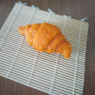 Mô hình bánh bằng nhựa - bánh sừng trâu, phụ kiện chụp ảnh, trưng bày