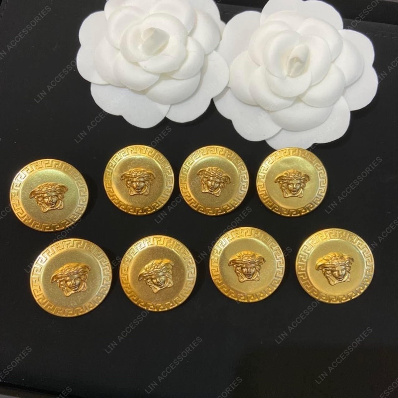 Bông tai vesec vàng phong cách sang chảnh