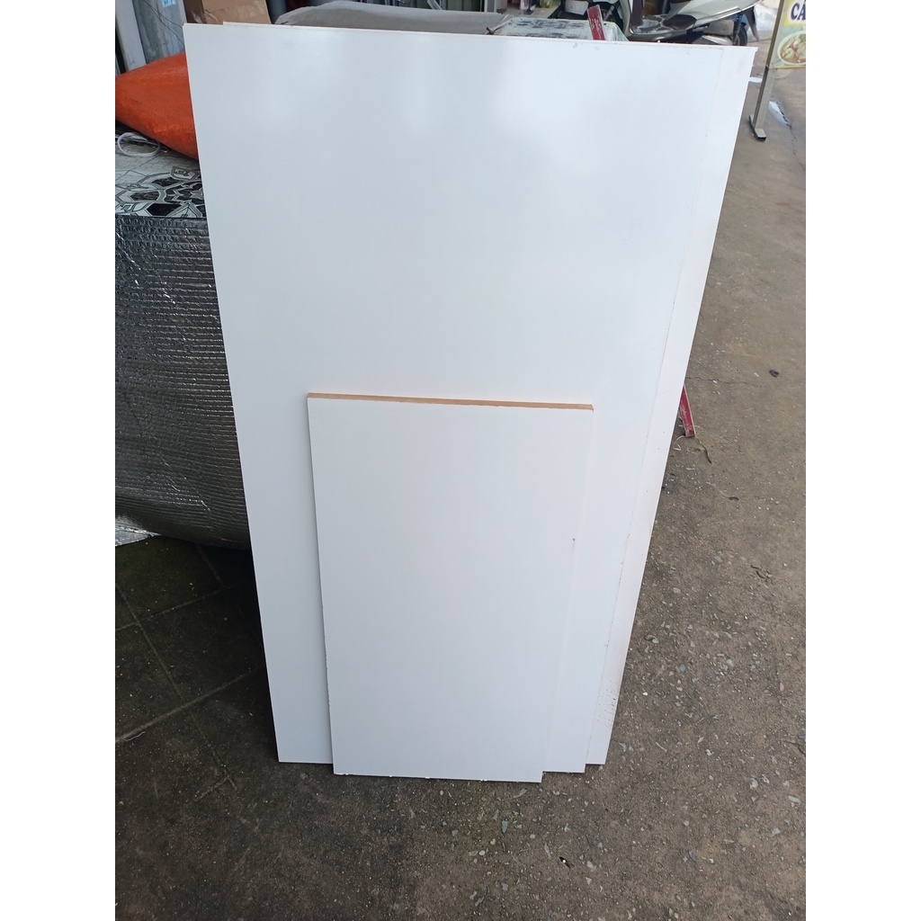 Tấm ván MDF 17 ly phủ melamine 2 mặt trắng , 2 mặt đen dùng làm kệ trang trí , dcor