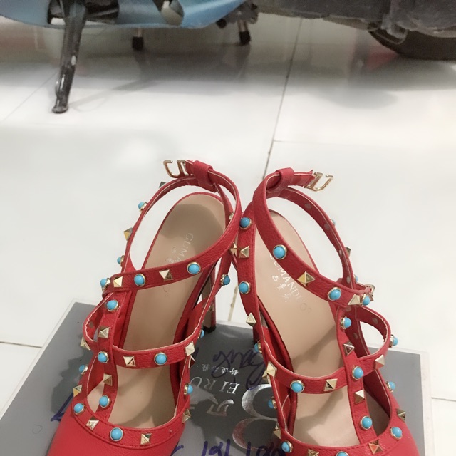 Giày valentino