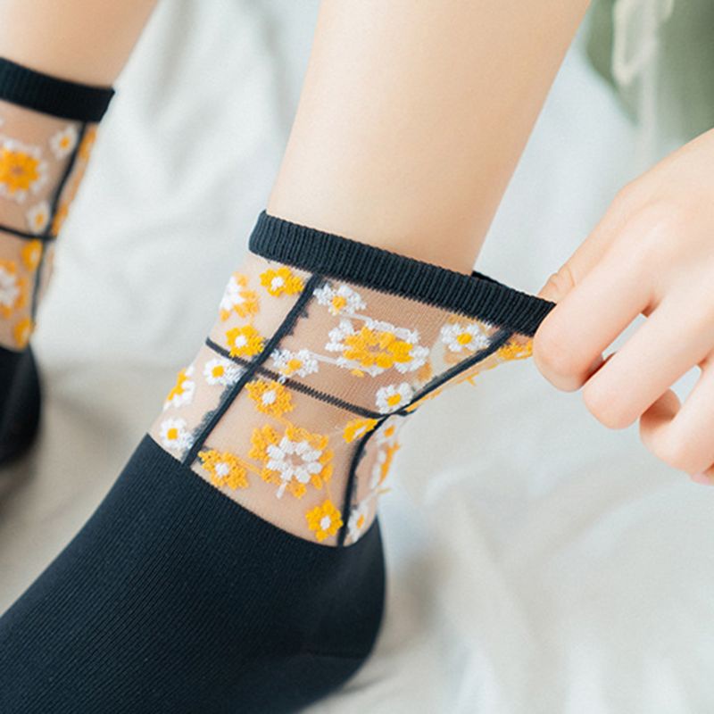 Tất Lưới Trong Suốt Họa Tiết Hoa Cúc Xinh Xắn