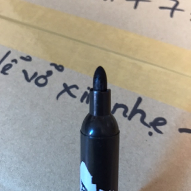 Bút lông dầu màu đen viết hàng không trôi không xoá được