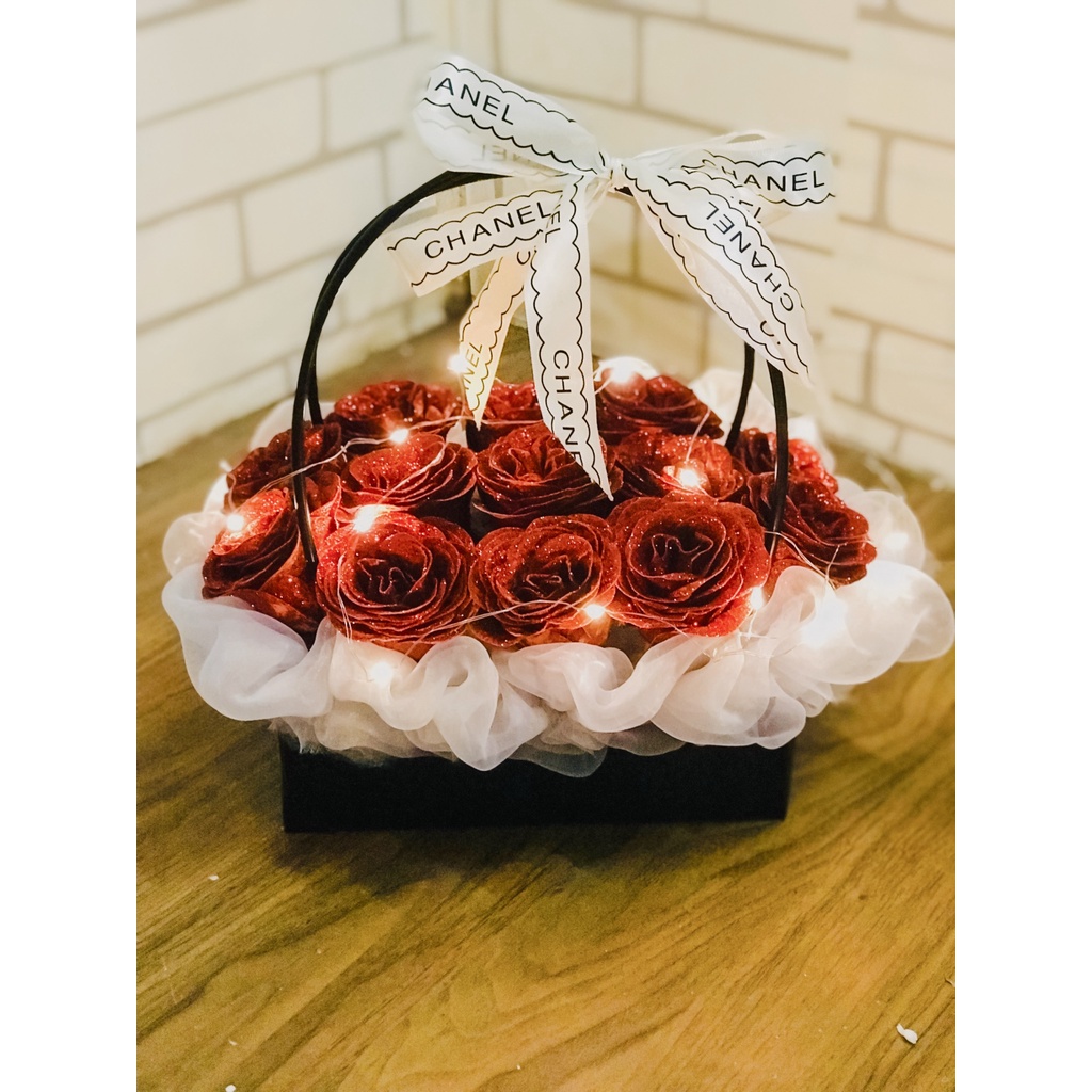 Lẵng hoa nhũ sáp nhiều màu đẹp, sang trọng phù hợp làm quà cho các ngày lễ ý nghĩa 20/10 tại Gà Handmade tp Vinh Nghệ An