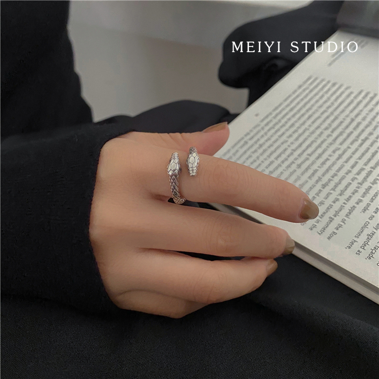 Nhẫn Đeo Tay Kim Loại Hình Rắn Cá Tính