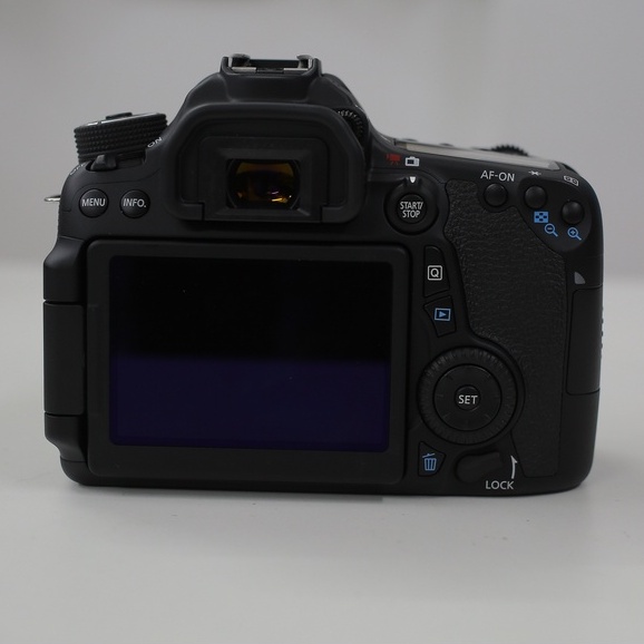 Bộ máy ảnh Canon EOS 70D kèm ống kính Canon 18-55mm