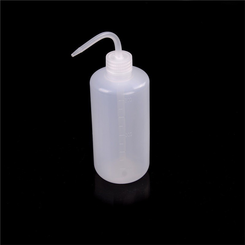 1 Bình Xịt Vệ Sinh Hình Xăm Dung Tích 500ML