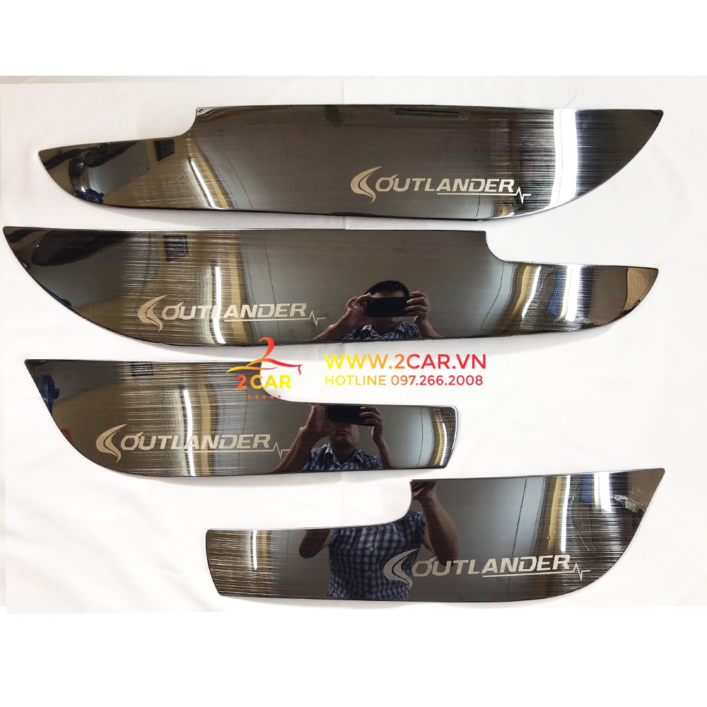 Ốp Tapli, màng loa Cánh Cửa Xe Mitsubishi outlander 2018-2020, chất liệu TiTan Cao Cấp